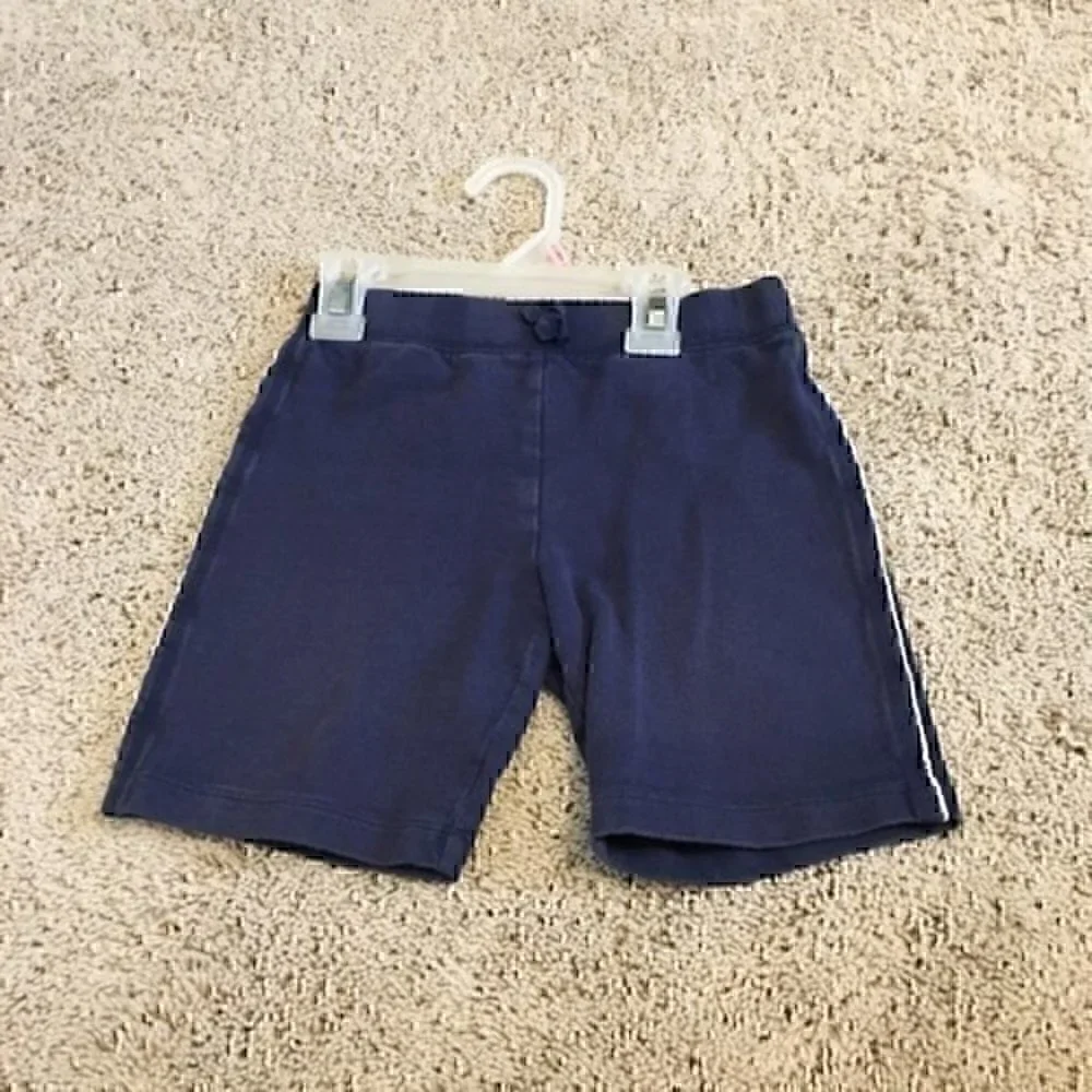 Carter’s Girls size 5T  navy shorts